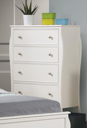 Dominique Chest