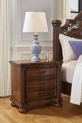 Lavinton Bedroom Collection - Image 3
